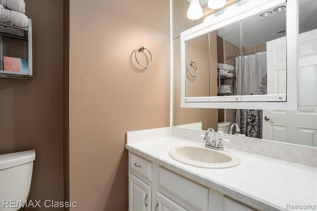 37844 AMBER Drive, Farmington Hills, MI 48331 — Photo 25
