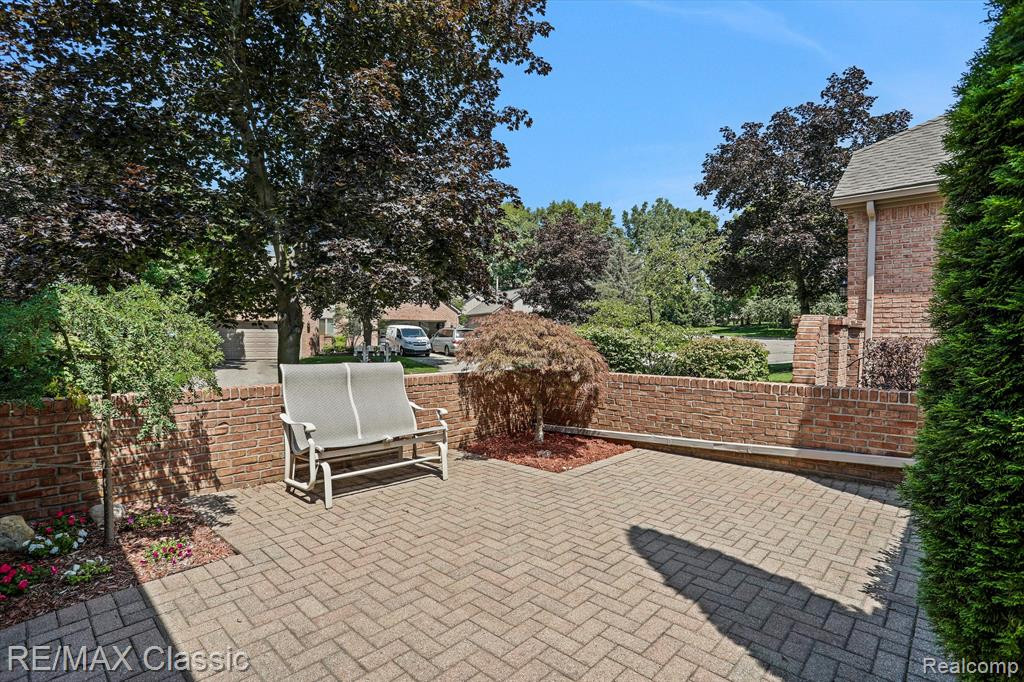 37844 AMBER Drive, Farmington Hills, MI 48331 — Photo 36