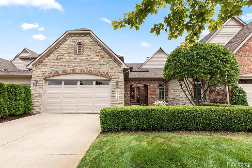 10729 WATERFALL Court, South Lyon, MI 48178 — Photo 2
