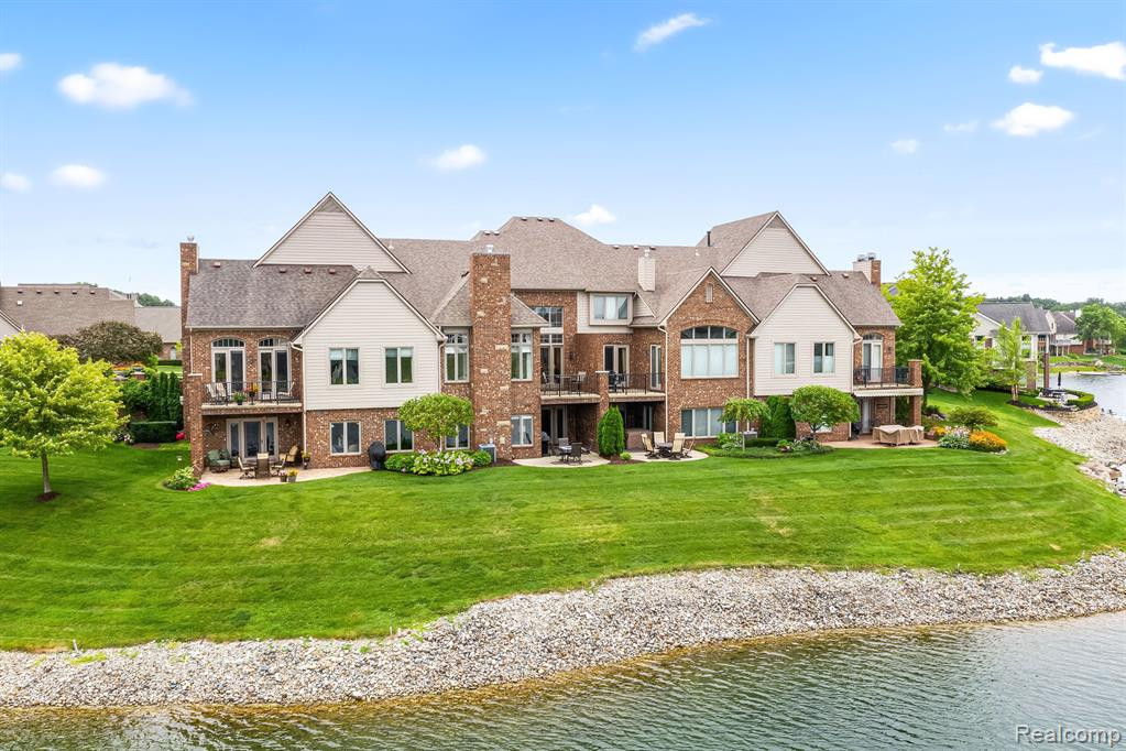 10729 WATERFALL Court, South Lyon, MI 48178 — Photo 3