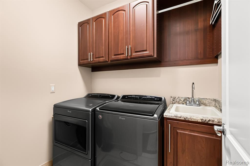 10729 WATERFALL Court, South Lyon, MI 48178 — Photo 25