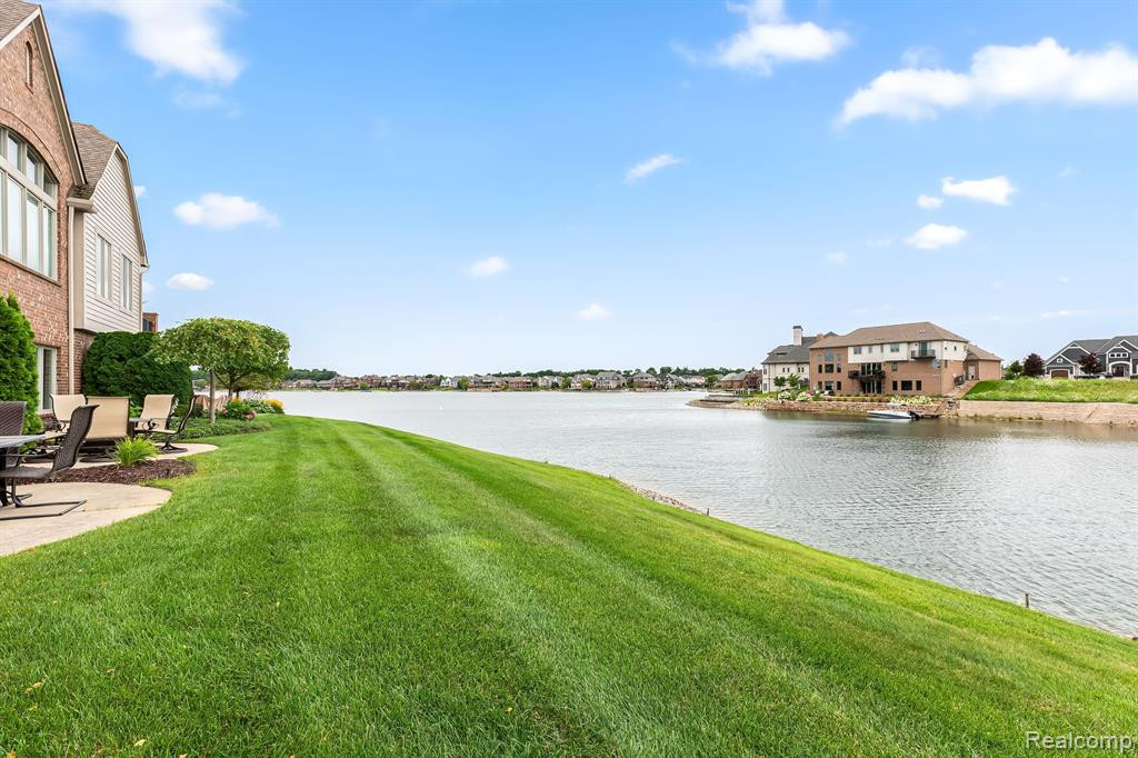 10729 WATERFALL Court, South Lyon, MI 48178 — Photo 43