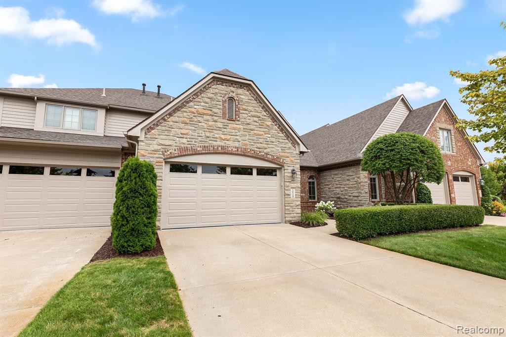 10729 WATERFALL Court, South Lyon, MI 48178 — Photo 47