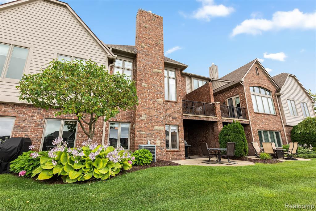 10729 WATERFALL Court, South Lyon, MI 48178 — Photo 50