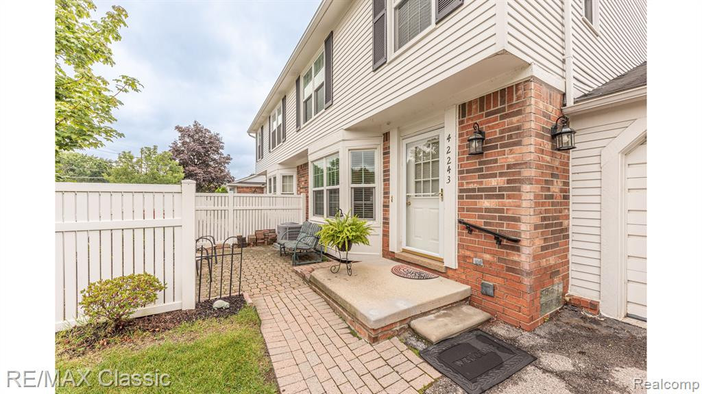 42243 MILL RACE Circle, Plymouth, MI 48170 — Photo 2