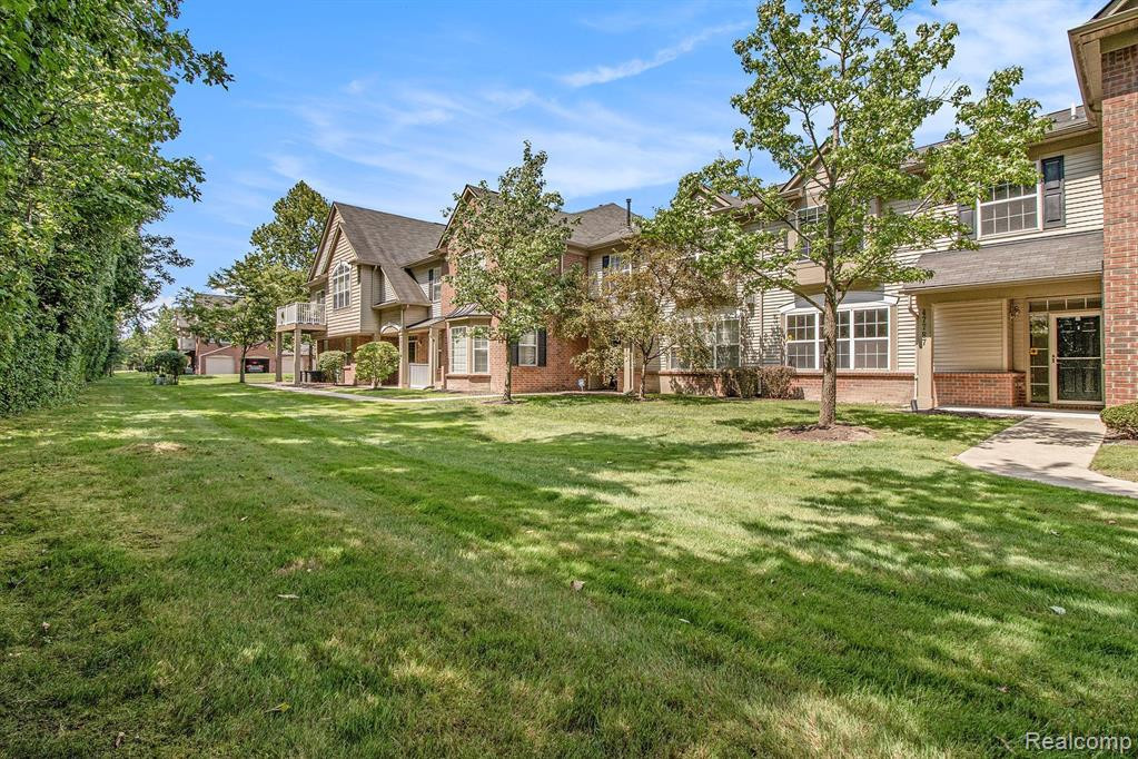 47787 ORMSKIRK Drive, Canton, MI 48188 — Photo 2