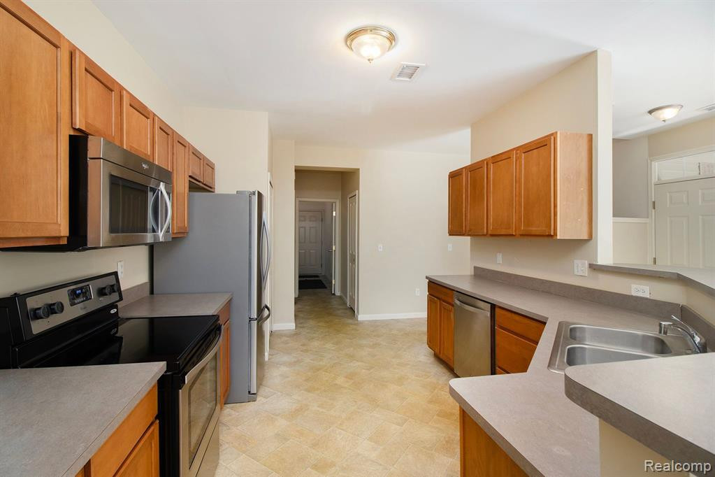 47787 ORMSKIRK Drive, Canton, MI 48188 — Photo 8