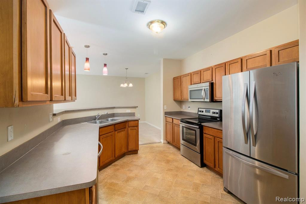 47787 ORMSKIRK Drive, Canton, MI 48188 — Photo 9