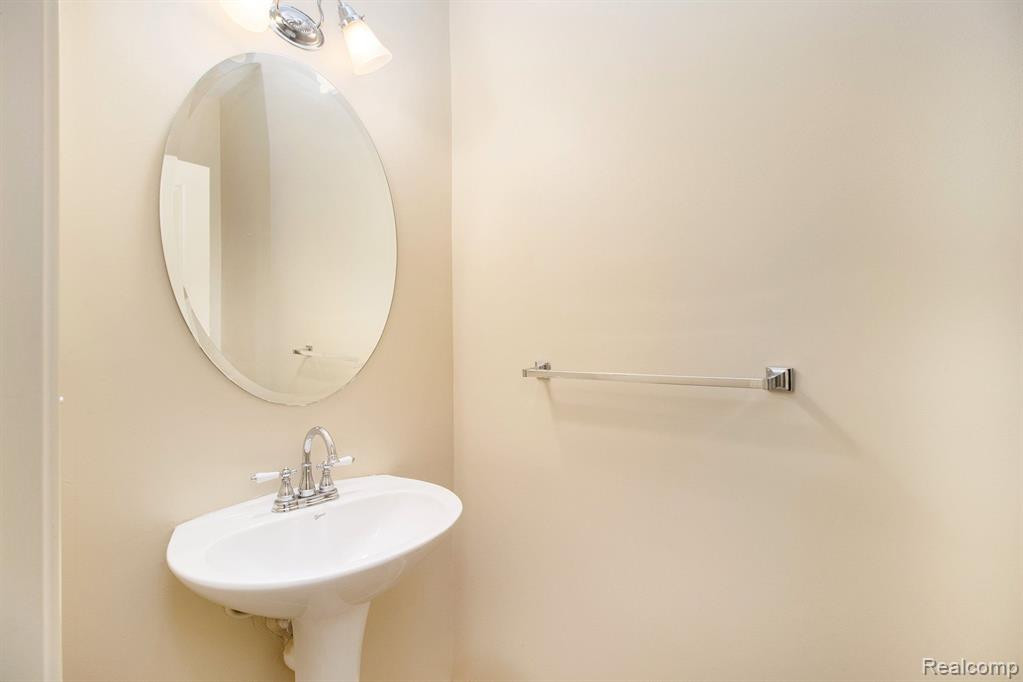 47787 ORMSKIRK Drive, Canton, MI 48188 — Photo 11