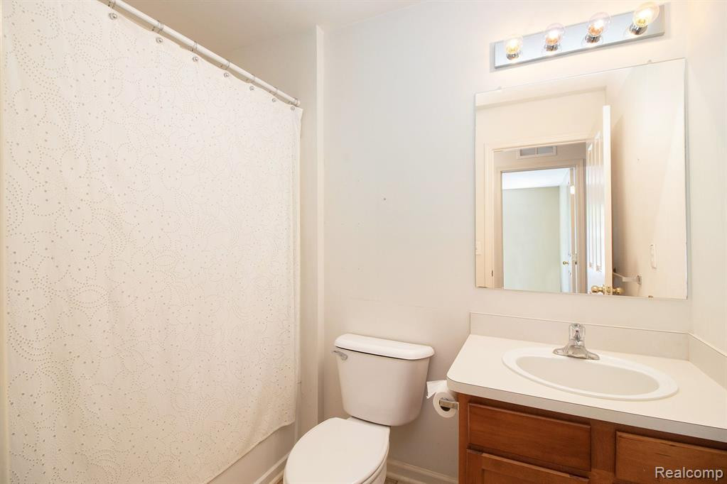 47787 ORMSKIRK Drive, Canton, MI 48188 — Photo 13