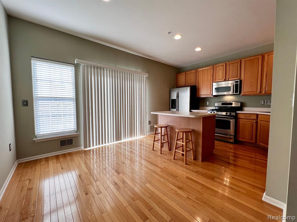 588 CHERRY ORCHARD Road, 147, Canton, MI 48188 — Photo 6
