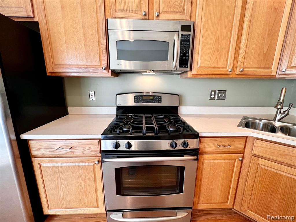 588 CHERRY ORCHARD Road, 147, Canton, MI 48188 — Photo 9