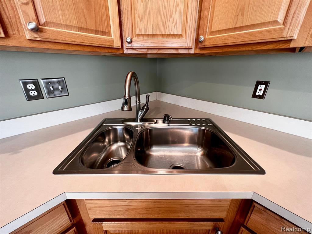 588 CHERRY ORCHARD Road, 147, Canton, MI 48188 — Photo 11