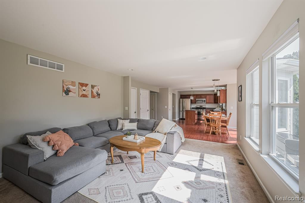 1900 CARLISLE Court, Ypsilanti, MI 48198 — Photo 4