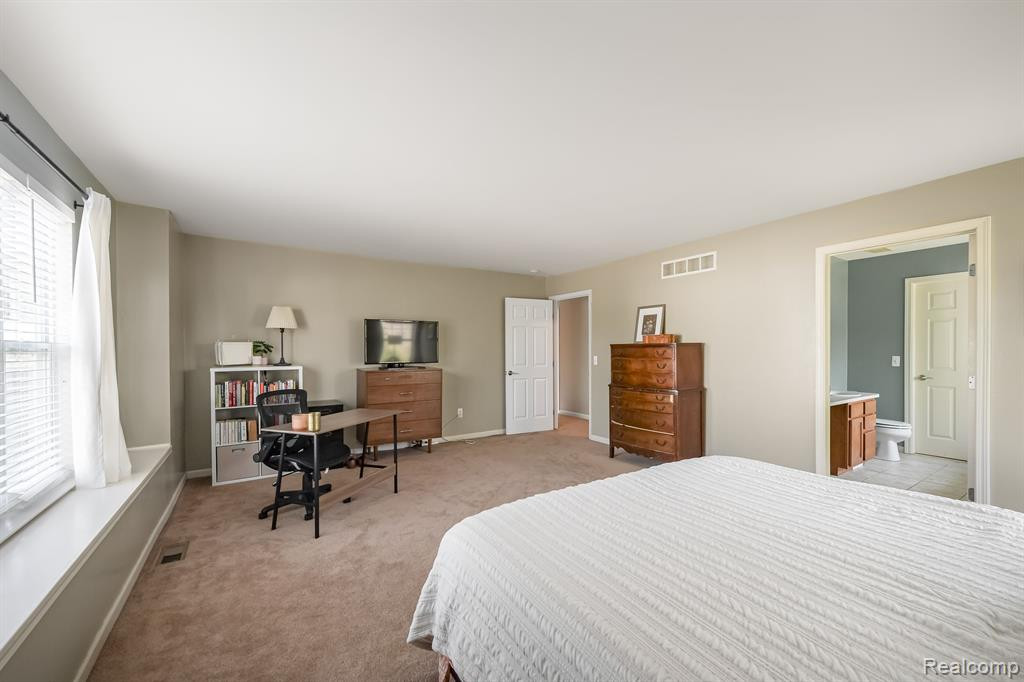 1900 CARLISLE Court, Ypsilanti, MI 48198 — Photo 16