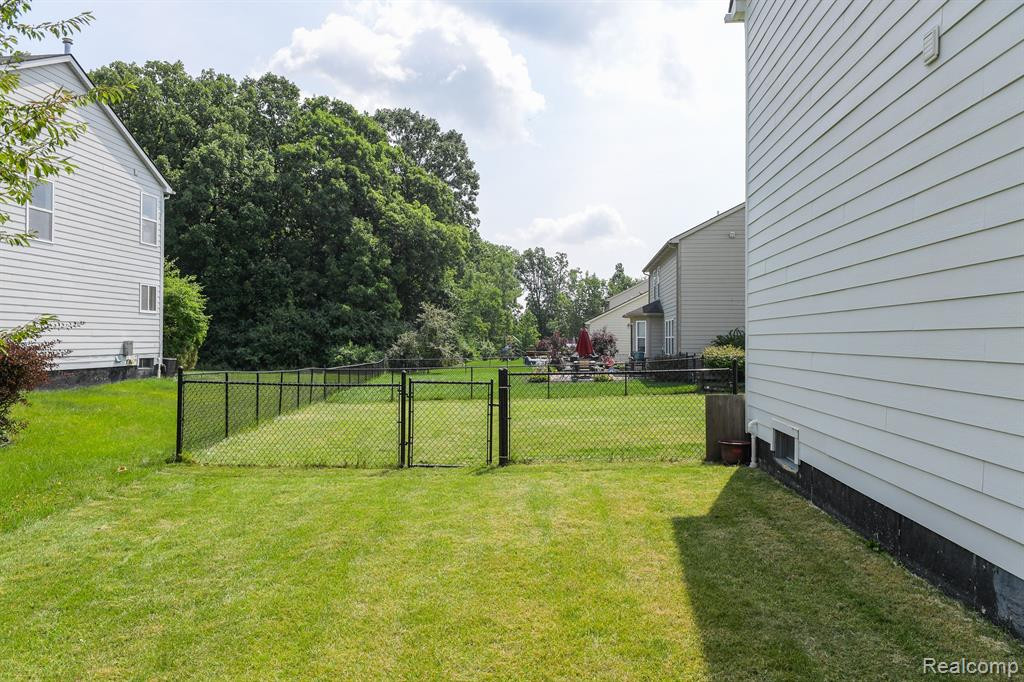 1900 CARLISLE Court, Ypsilanti, MI 48198 — Photo 37