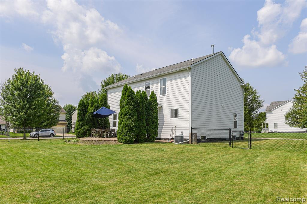 1900 CARLISLE Court, Ypsilanti, MI 48198 — Photo 39