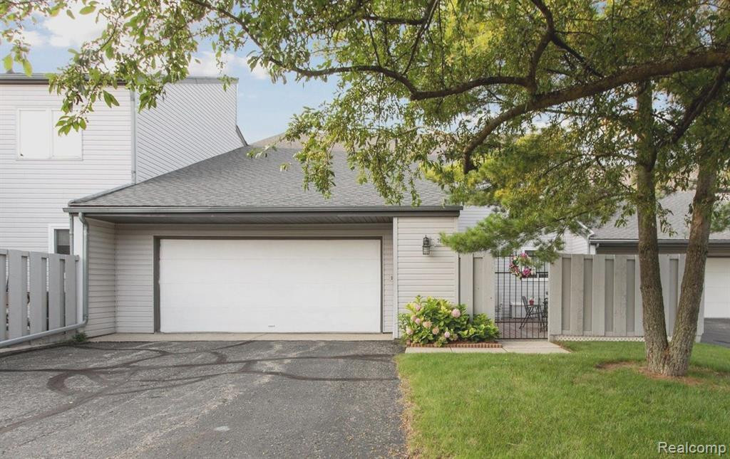 7698 GUNNISON Court, Brighton, MI 48114 — front exterior