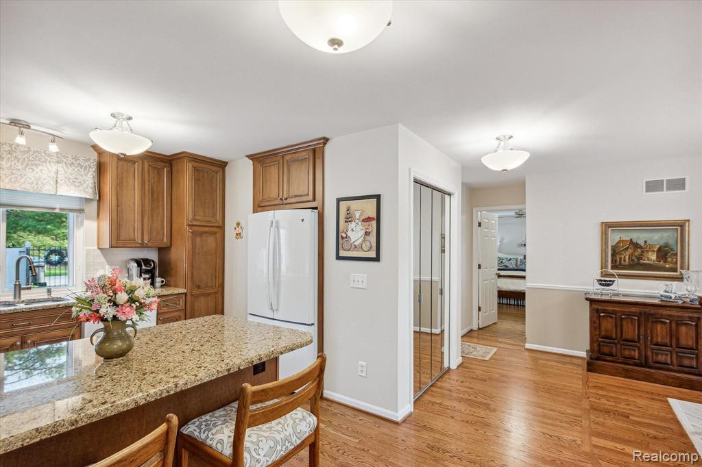 7698 GUNNISON Court, Brighton, MI 48114 — Photo 9