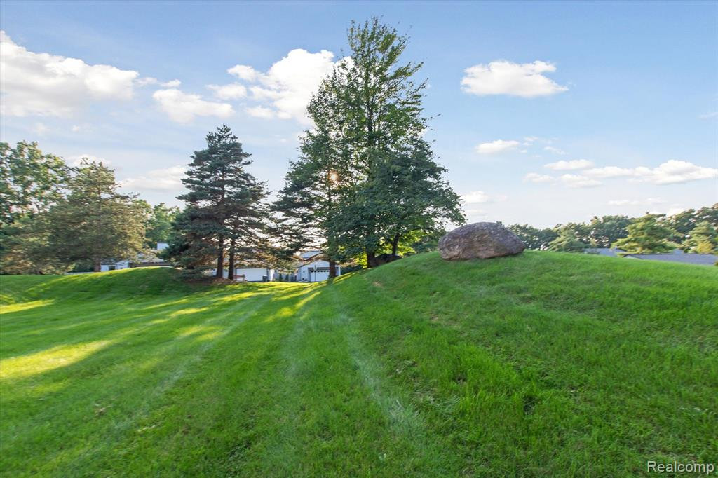 7698 GUNNISON Court, Brighton, MI 48114 — Photo 34