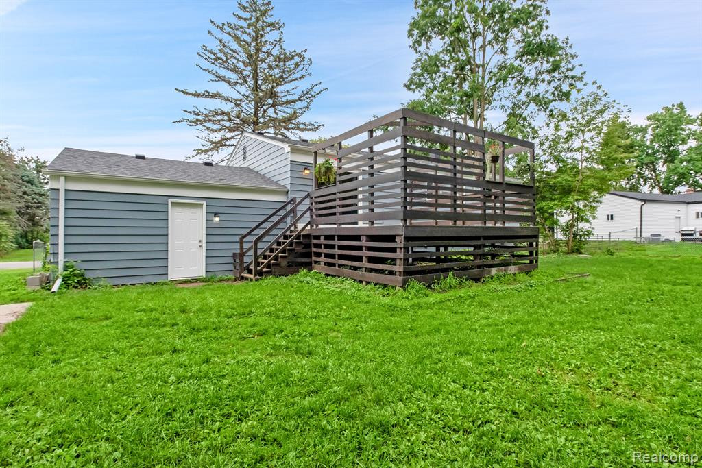 525 WOLVERINE Drive E, Wolverine Lake, MI 48390 — Photo 5
