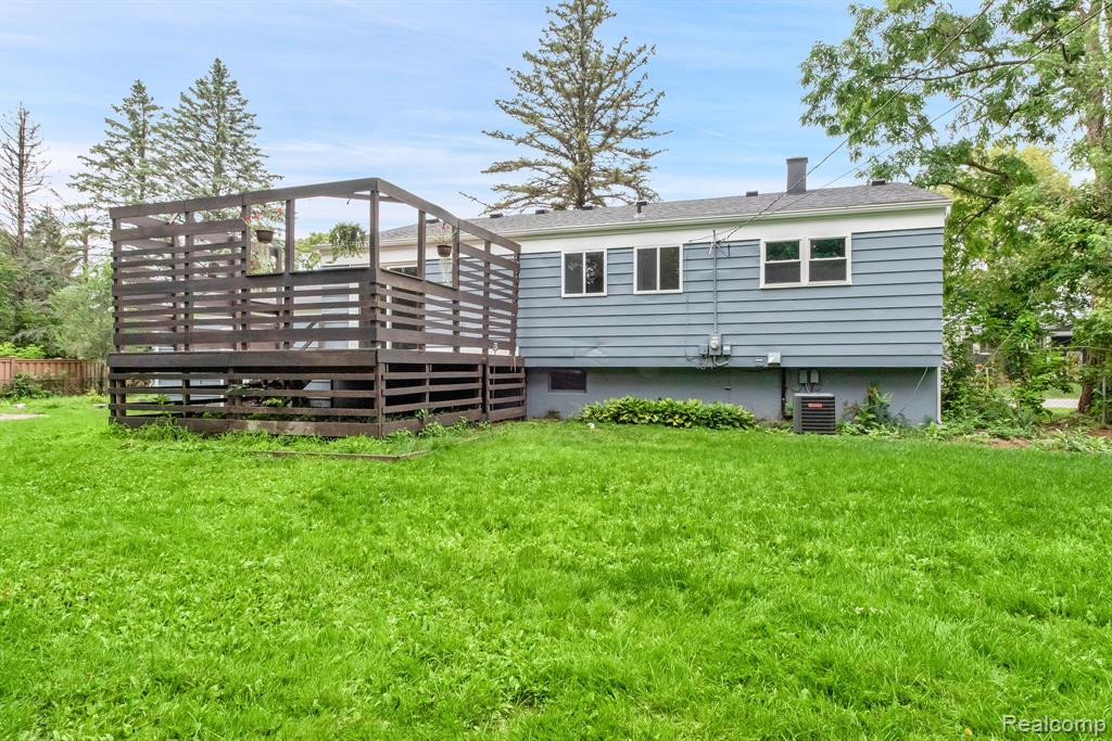 525 WOLVERINE Drive E, Wolverine Lake, MI 48390 — Photo 6