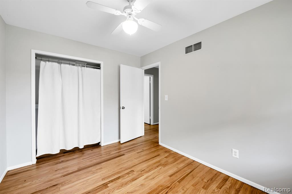 525 WOLVERINE Drive E, Wolverine Lake, MI 48390 — Photo 15