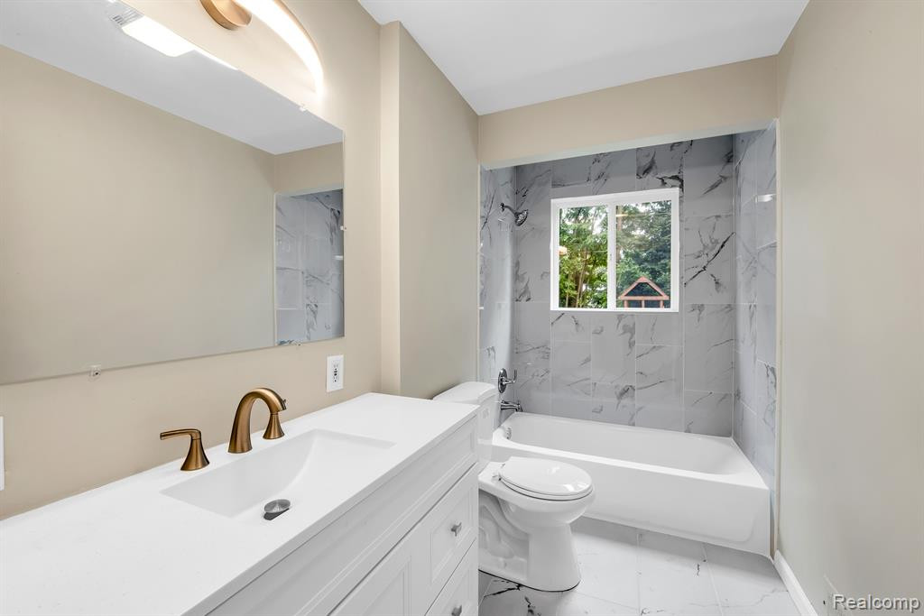 525 WOLVERINE Drive E, Wolverine Lake, MI 48390 — Photo 16