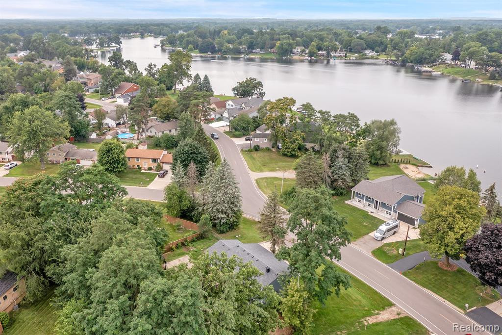 525 WOLVERINE Drive E, Wolverine Lake, MI 48390 — Photo 23