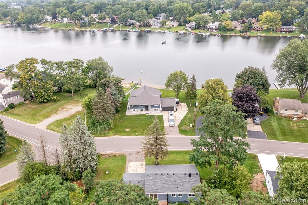 525 WOLVERINE Drive E, Wolverine Lake, MI 48390 — Photo 25