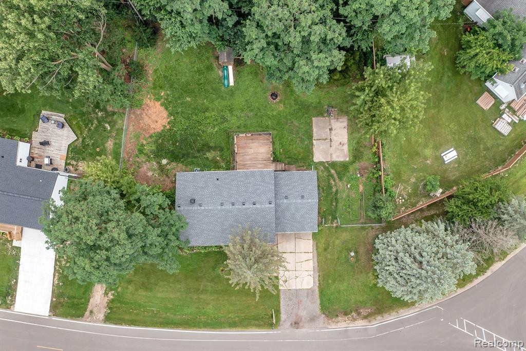 525 WOLVERINE Drive E, Wolverine Lake, MI 48390 — Photo 26