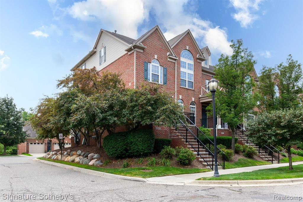 39425 SPRINGWATER Drive, 61, Northville, MI 48168 — Photo 2