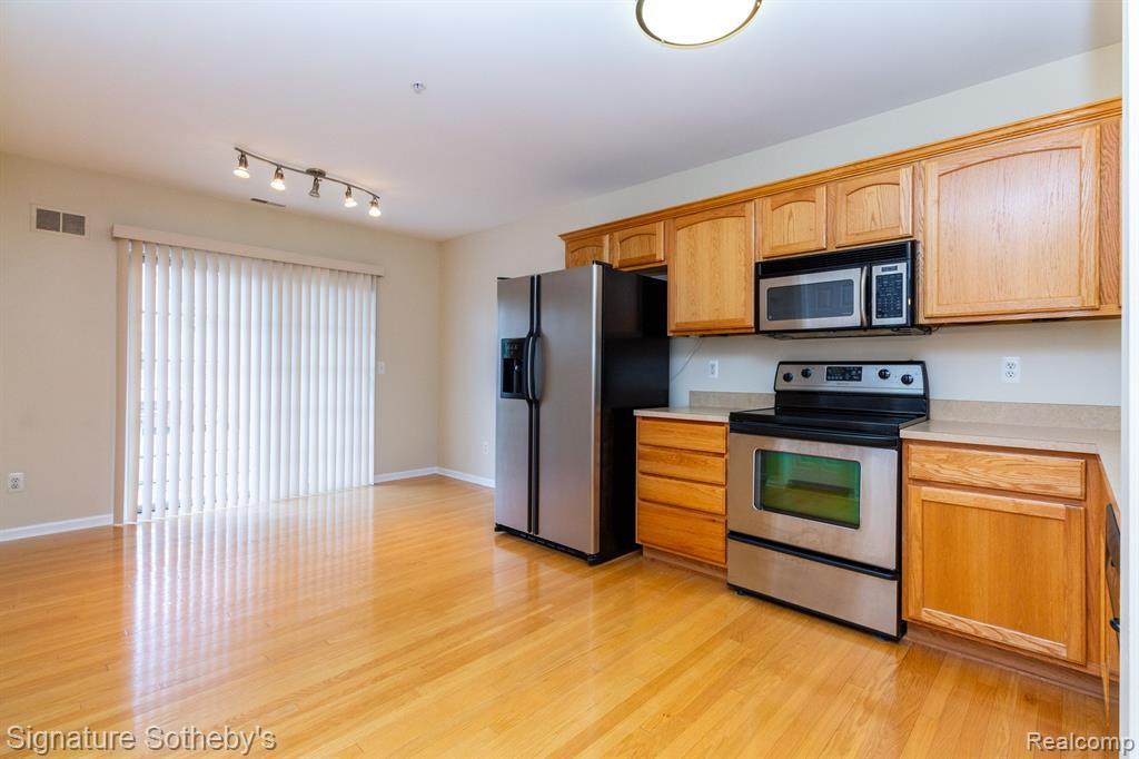 39425 SPRINGWATER Drive, 61, Northville, MI 48168 — Photo 8