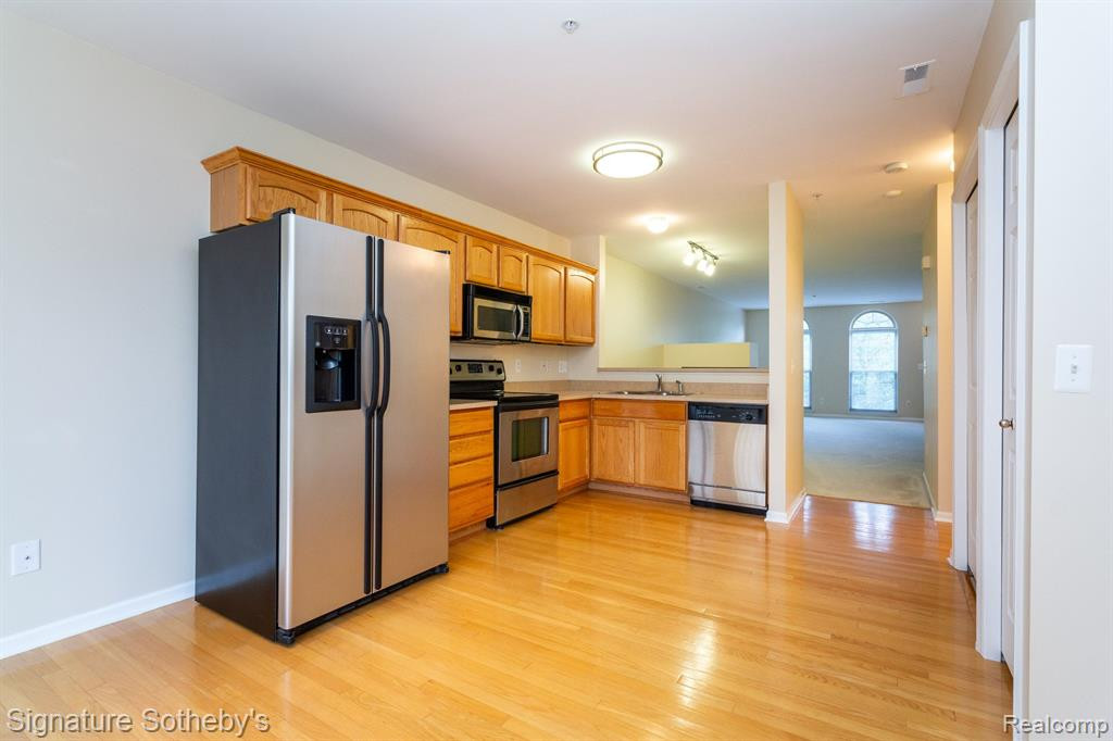 39425 SPRINGWATER Drive, 61, Northville, MI 48168 — Photo 9