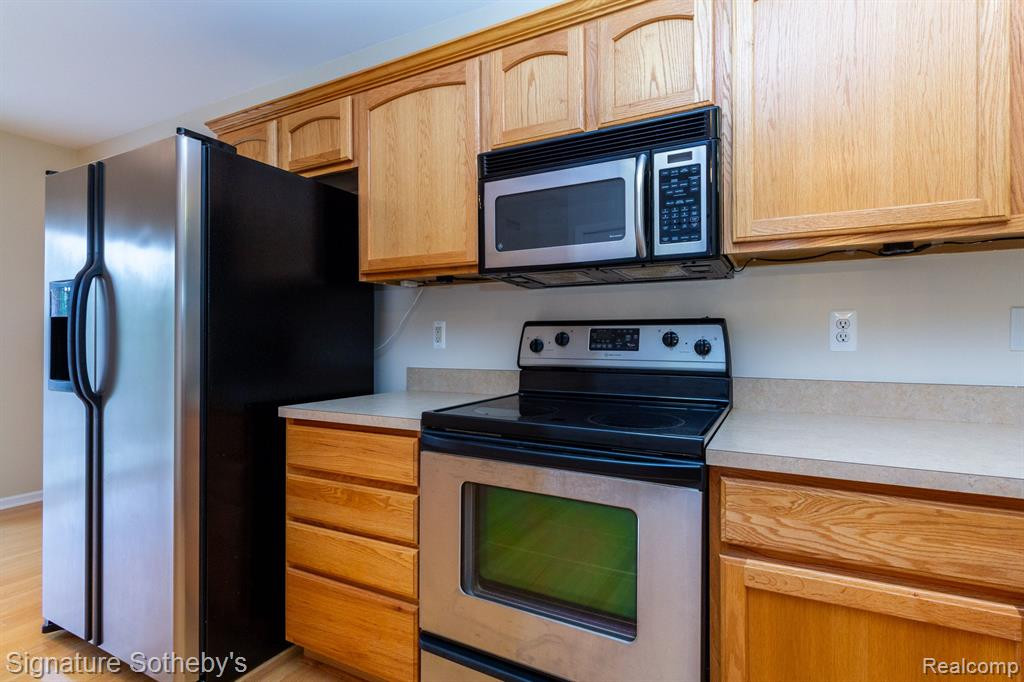 39425 SPRINGWATER Drive, 61, Northville, MI 48168 — Photo 11