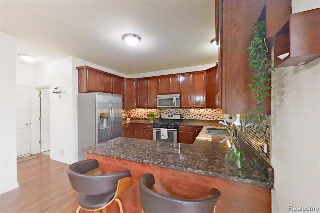 53753 SPRINGWOOD Drive, South Lyon, MI 48178 — Photo 16