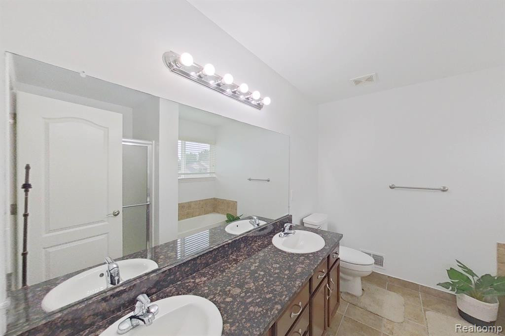 53753 SPRINGWOOD Drive, South Lyon, MI 48178 — Photo 32