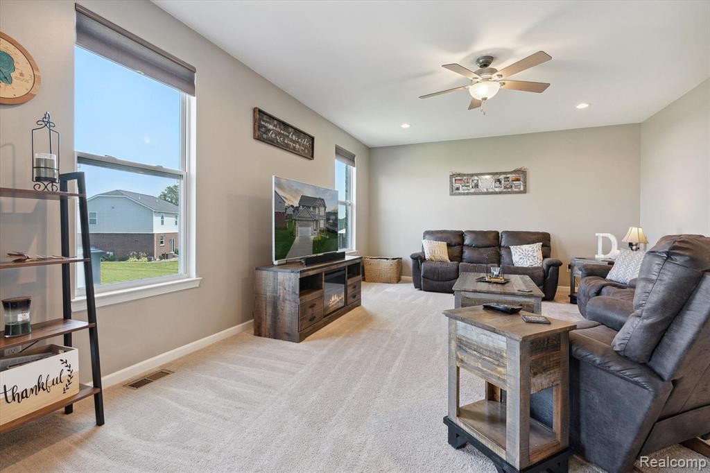 1956 HUNTERS CREEK Drive, Ypsilanti, MI 48198 — Photo 9