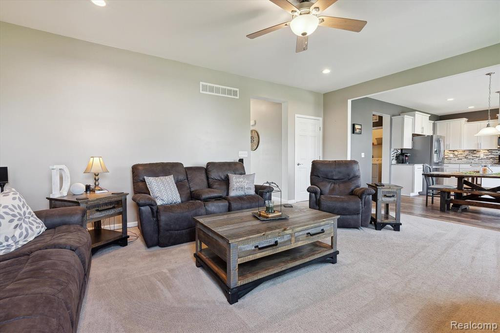 1956 HUNTERS CREEK Drive, Ypsilanti, MI 48198 — Photo 11