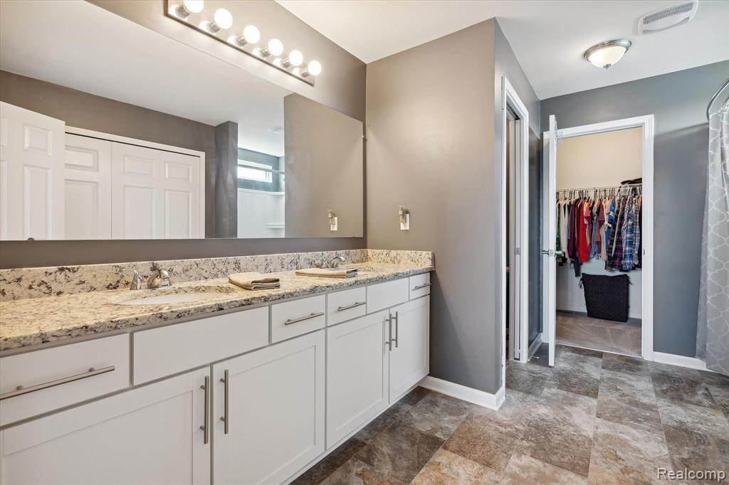 1956 HUNTERS CREEK Drive, Ypsilanti, MI 48198 — Photo 27