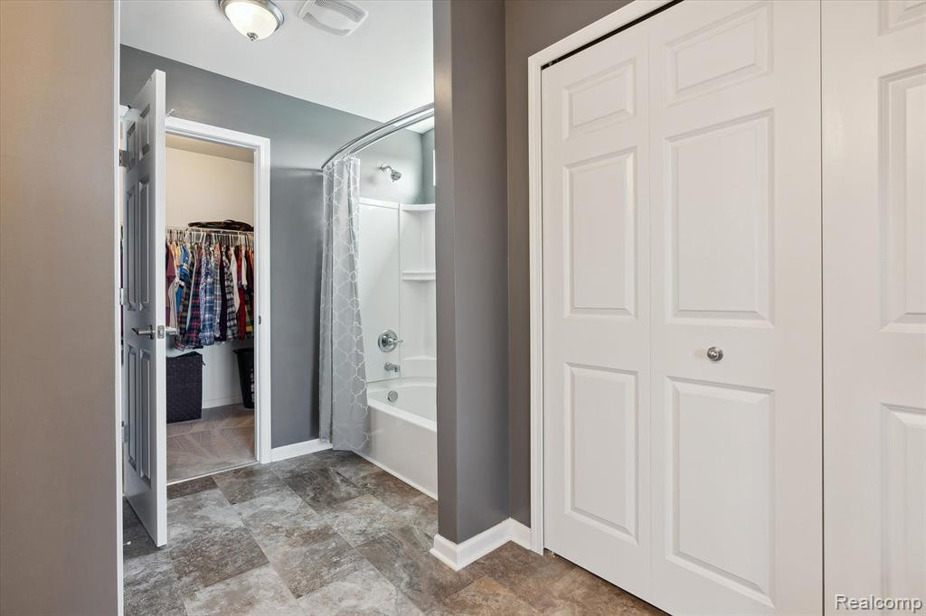1956 HUNTERS CREEK Drive, Ypsilanti, MI 48198 — Photo 28