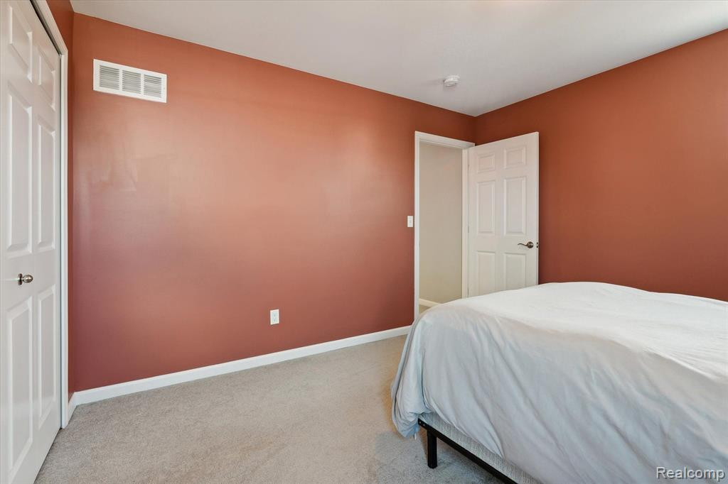 1956 HUNTERS CREEK Drive, Ypsilanti, MI 48198 — Photo 31
