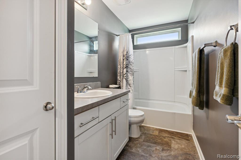 1956 HUNTERS CREEK Drive, Ypsilanti, MI 48198 — Photo 32