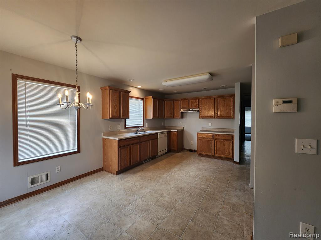 106 E MONTANA Street, Highland Park, MI 48203 — Photo 5