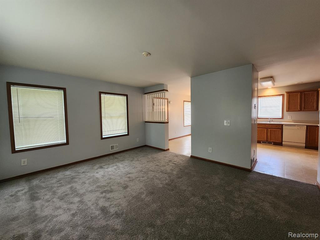 106 E MONTANA Street, Highland Park, MI 48203 — Photo 6