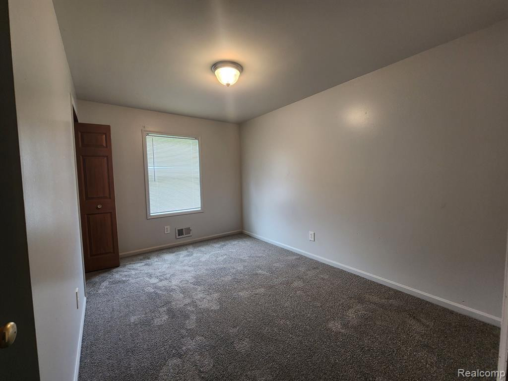 106 E MONTANA Street, Highland Park, MI 48203 — Photo 9