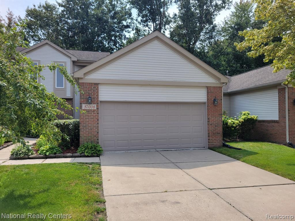 37008 CONDOR, Westland, MI — Photo 2