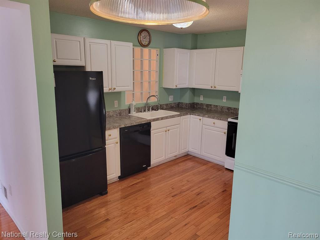 37008 CONDOR, Westland, MI — Photo 4