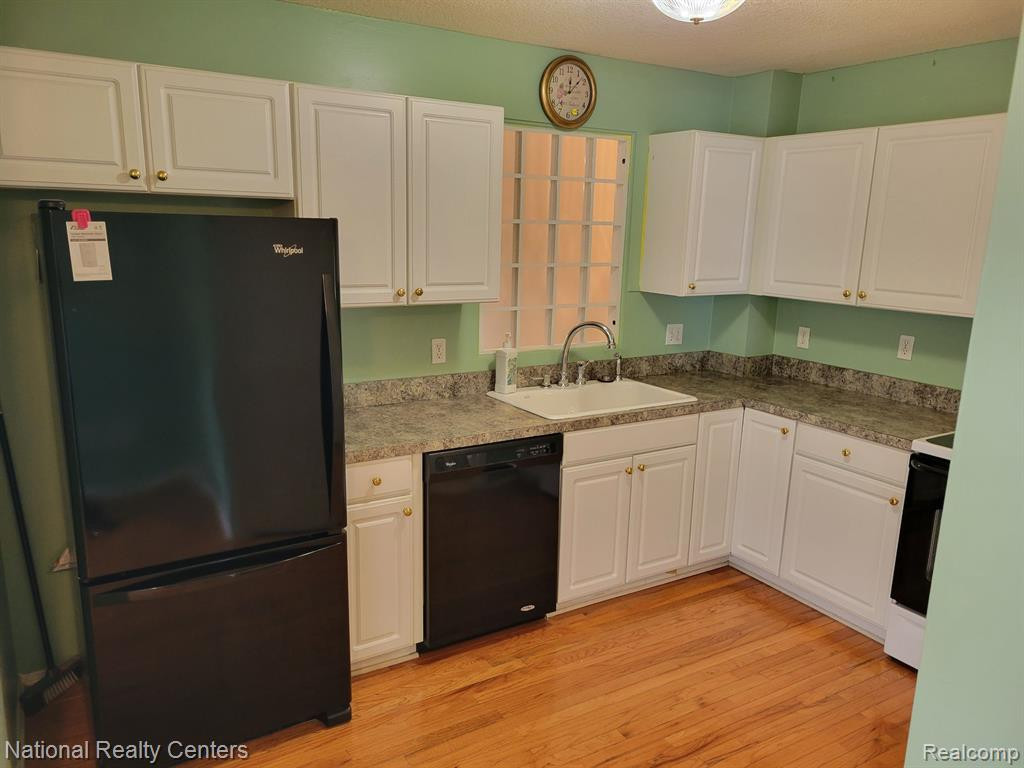 37008 CONDOR, Westland, MI — Photo 5
