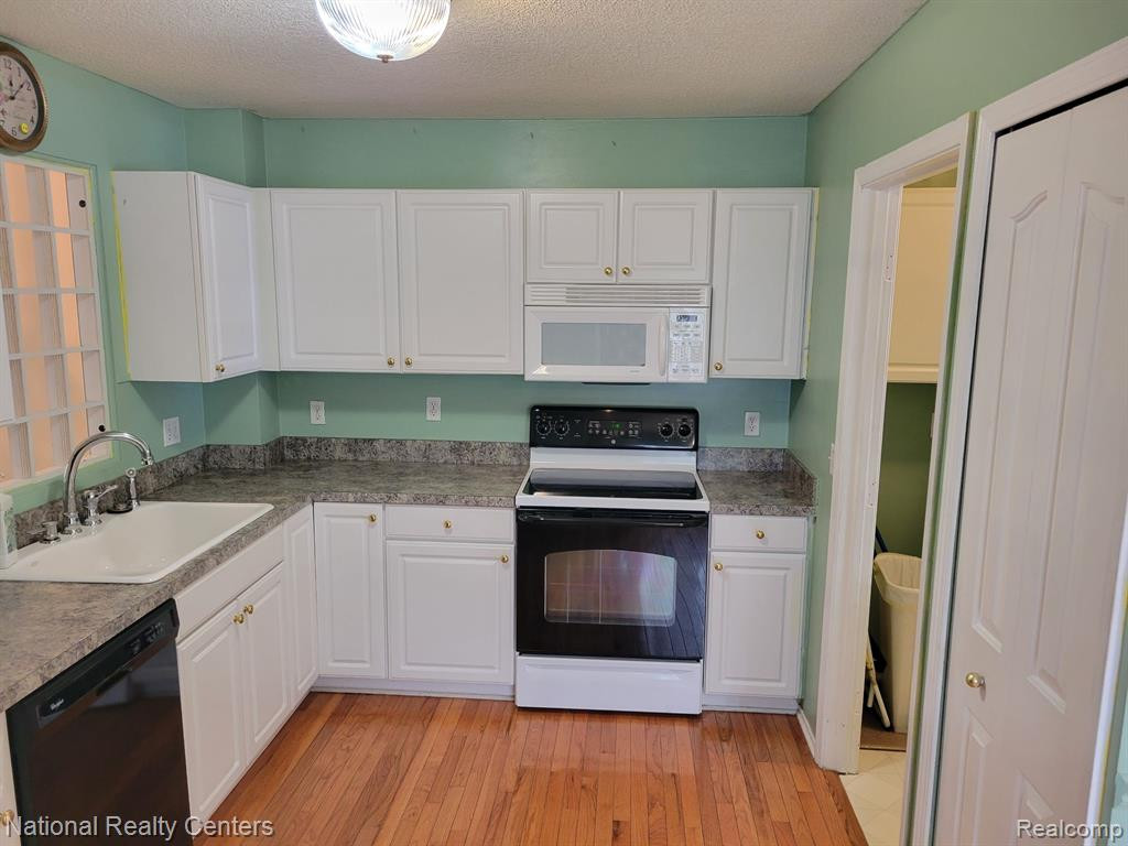 37008 CONDOR, Westland, MI — Photo 6